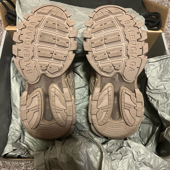 Balenciaga’s sneakers worn once still in original box with receipt - Picture 4 of 6